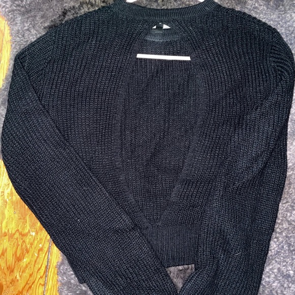 Lulus black backless cropped sweater - Picture 2 of 3